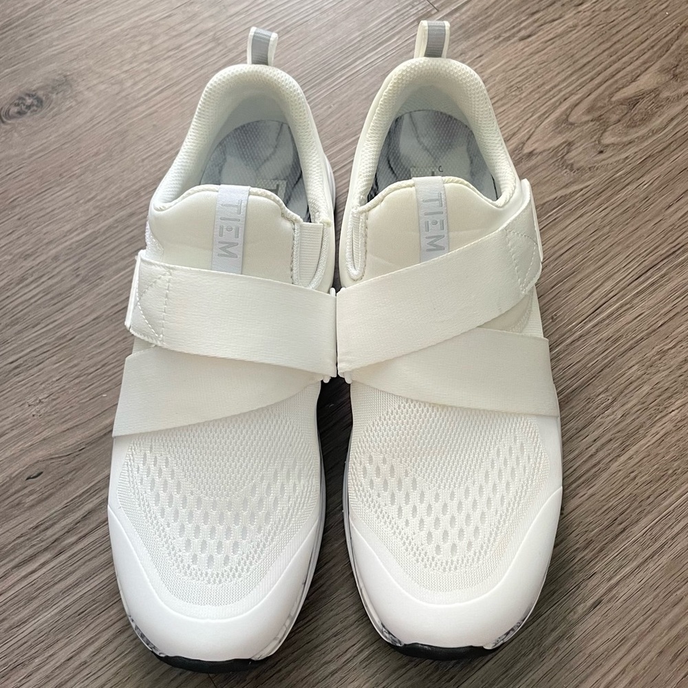 Almost New White Tiem Slipstream Cycle / Spin Shoes US 9 SPD cleats included